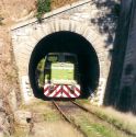 T334.0896 se noří z tunelu